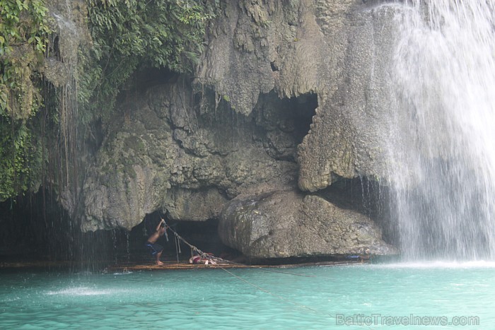 Kavasanas ūdenskritums cebu salā tūristus stumj plostā zem ūdenskrituma vispirms pabraucot zem klints
Foto: Irīna Klapere, Relaks Tūre 57994