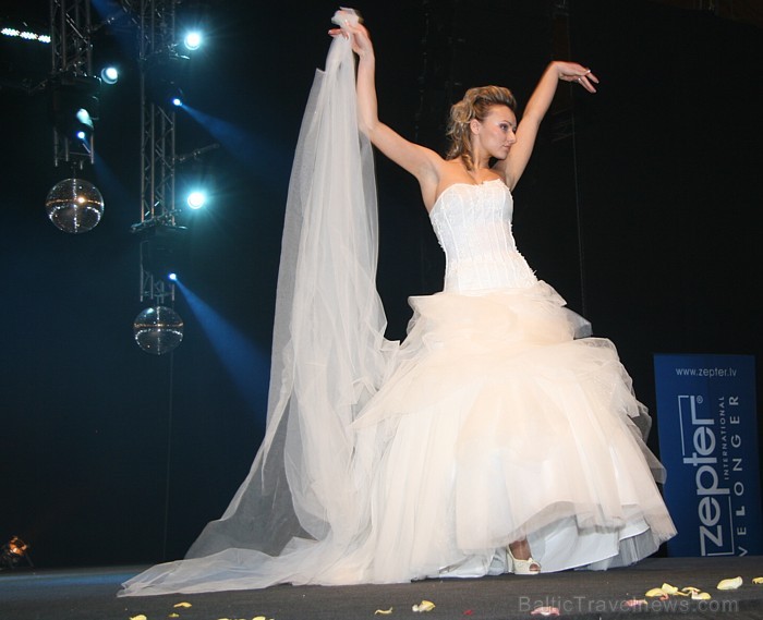 Kāzu un balles kleitu demonstrējumi izstādē Fiesta Expo 2011 58220