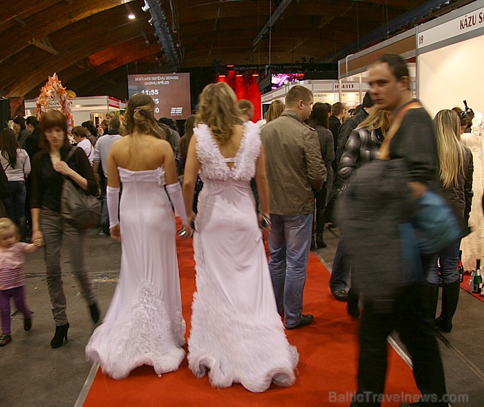 Kāzu un balles kleitu demonstrējumi izstādē Fiesta Expo 2011 58228