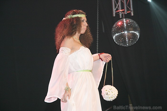 Kāzu un balles kleitu demonstrējumi izstādē Fiesta Expo 2011 58241