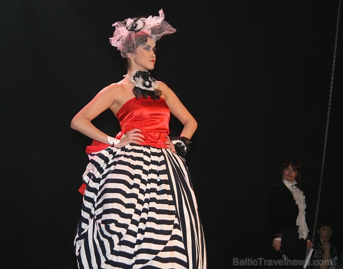 Kāzu un balles kleitu demonstrējumi izstādē Fiesta Expo 2011 58250