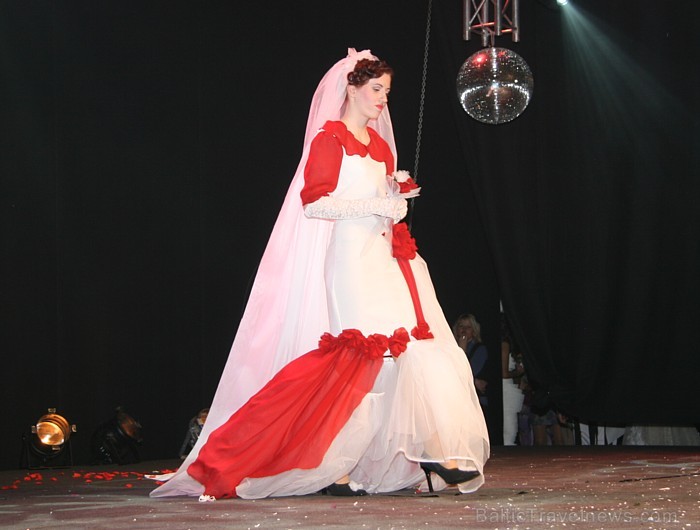 Kāzu un balles kleitu demonstrējumi izstādē Fiesta Expo 2011 58254