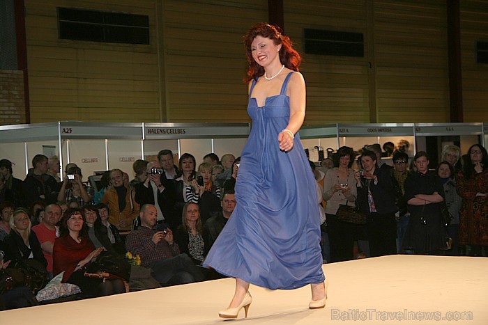Kāzu un balles kleitu demonstrējumi izstādē Fiesta Expo 2011 58270