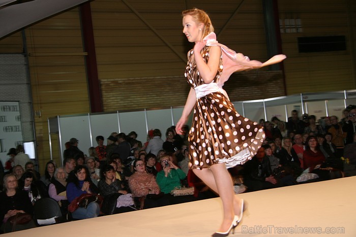 Kāzu un balles kleitu demonstrējumi izstādē Fiesta Expo 2011 58272