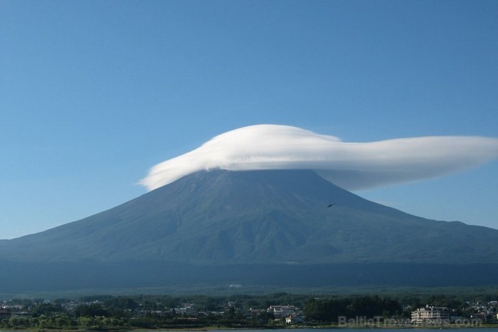 Fuji kalns atrodas Japānā. Katru gadu kalnā uzkāpj apmēram 200 000 cilvēku
Foto: Tristan Marks 58398