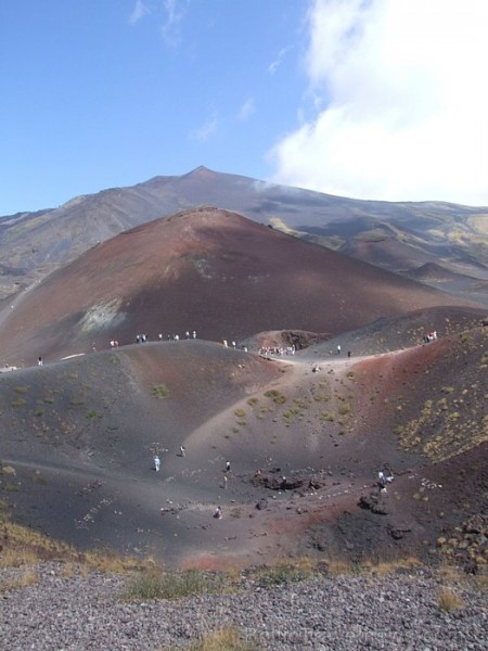 Etna kalns atrodas Itālijā un ir viens no aktīvākajiem kalniem pasaulē
Foto:  Rika Hayashi 58404