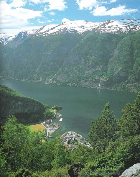 Norvēģijas fjordi, kur tūristi var kuģot un baudīt klinšainos kalnus
Foto: Terre.sans.frontiere.free.fr 58446