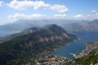 Boka Kotorska līcī 28 km garumā sniedzas augsti kalni un plašs skats uz jūru
Foto: Leo Perunovic 1