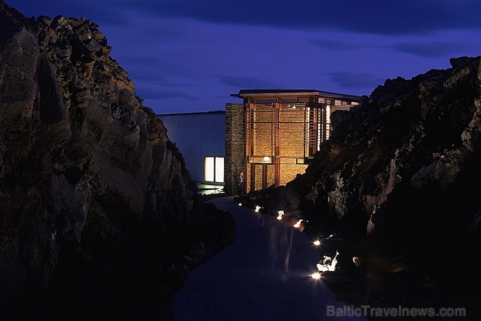 Ja kāds ir izdomājis paviesoties mazliet ilgāk par dienu, tad Blue Lagoon piedāvā arī pārnakšņot savā viesnīcā
Foto: Bluelagoon.com 58703