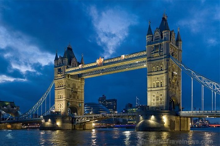 Viens no pasaulē atpazīstamākajiem tiltiem ir Tower Bridge, kurš atrodas Anglijā, Londonā. 58747