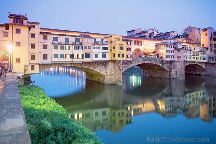 Ponte Vecchio atrodas Itālijā, Florencē 58750