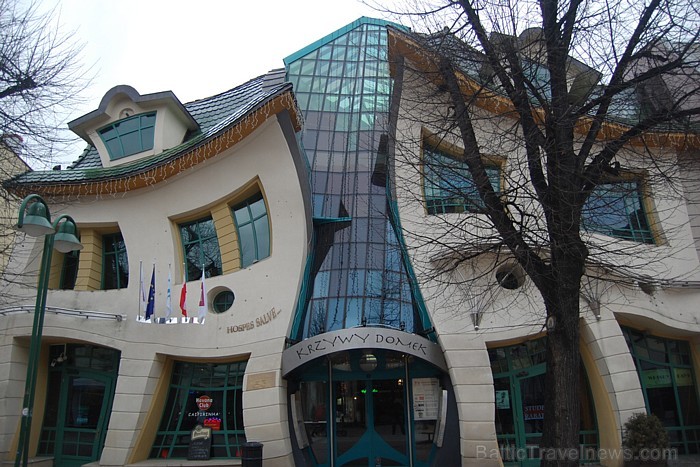 The Crooked House atrodas Polijā. Māju sāka celts 2003. gada janvārī un pabeidza 2003. gada decembrī
Foto: Brocha 58934