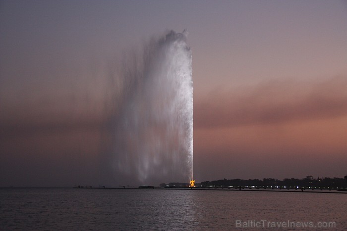 Karaļa Fahda strūklaka Jeddah krastā, Saūda Arābijā ir garākā ūdens strūklaka pasaulē
Foto: Mikko Rauhala 59455