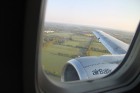 airBaltic lidojums no Rīgas uz Hamburgu biznesa klasē ir patīkams... stjuaršu uzmanība, jaunākās biznesa avīzes, brokastis, brīvāka sēdēšana + visas p 4