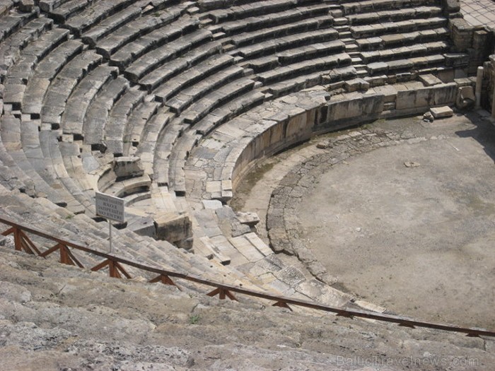 Pamukkale ir brīnumaina vieta Turcijā, kas ir slavena ar dziedinošiem ūdeņiem (Kleopatras baseinu), elpu aizraujošo ainavu (Baltās terases) un bagāto  61057