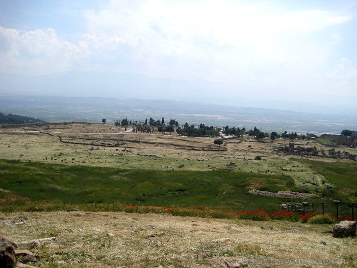 Pamukkale ir brīnumaina vieta Turcijā, kas ir slavena ar dziedinošiem ūdeņiem (Kleopatras baseinu), elpu aizraujošo ainavu (Baltās terases) un bagāto  61058