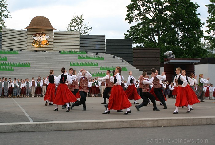 Tautas deju festivāls «Latvju bērni danci veda» Jēkabpilī, 28.05.2011 61031