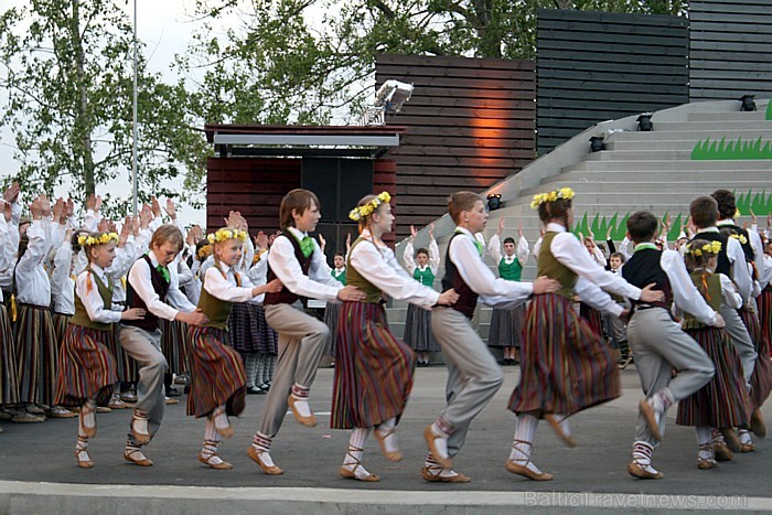 Tautas deju festivāls «Latvju bērni danci veda» Jēkabpilī, 28.05.2011 61037