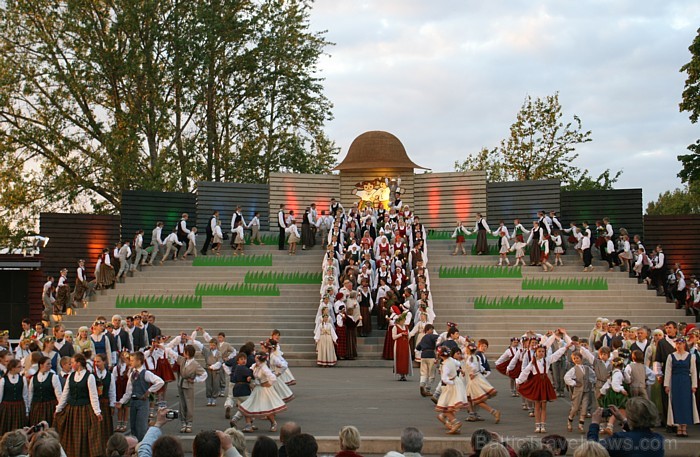 Tautas deju festivāls «Latvju bērni danci veda» Jēkabpilī, 28.05.2011 61045