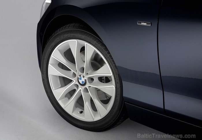 Jaunais BMW 1.sērijas F20 modelis, kas ir otrās paaudzes modelis un pircēji to varēs iegādāties jau 2011.gada rudenī. Foto: BMW.com 61466