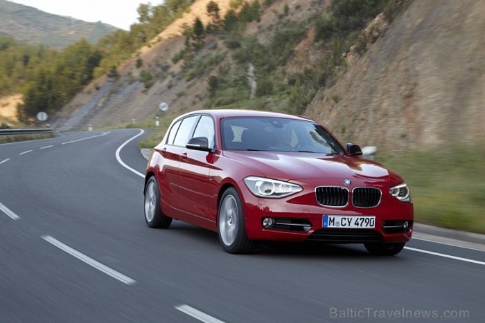 Jaunais BMW 1.sērijas F20 modelis, kas ir otrās paaudzes modelis un pircēji to varēs iegādāties jau 2011.gada rudenī. Foto: BMW.com 61472