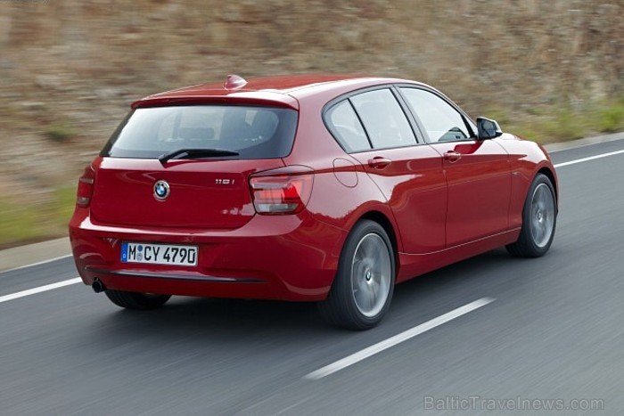 Jaunais BMW 1.sērijas F20 modelis, kas ir otrās paaudzes modelis un pircēji to varēs iegādāties jau 2011.gada rudenī. Foto: BMW.com 61473