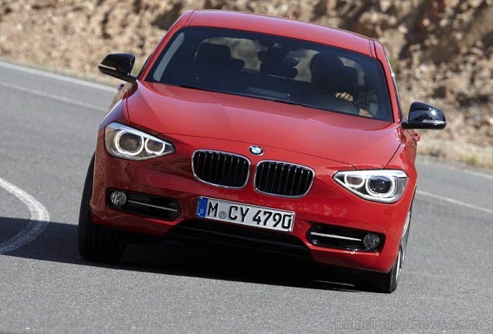 Jaunais BMW 1.sērijas F20 modelis, kas ir otrās paaudzes modelis un pircēji to varēs iegādāties jau 2011.gada rudenī. Foto: BMW.com 61474