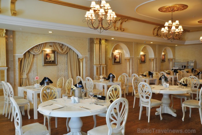 Viesnīcas Amara Dolce Vita teritorijā ir galvenais restorāns, 10 a la carte restorāni un 14 bāri 61489
