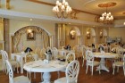 Viesnīcas Amara Dolce Vita teritorijā ir galvenais restorāns, 10 a la carte restorāni un 14 bāri 7