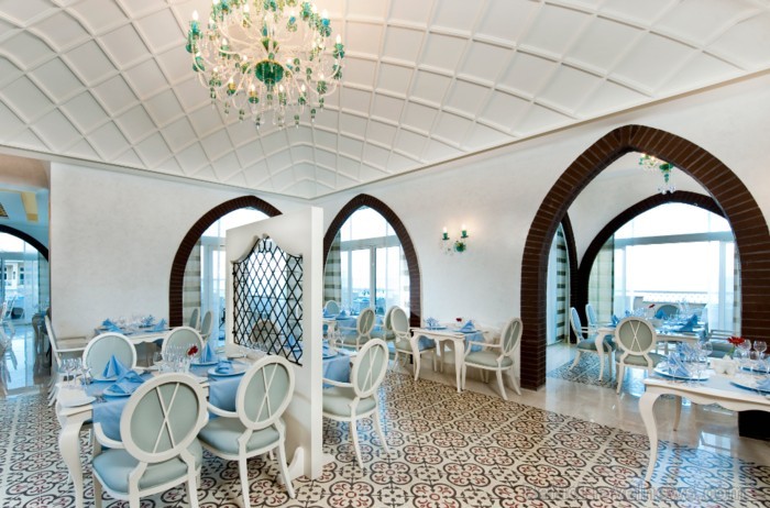 Viesnīcas Gular Premier Tekirova teritorijā ir galvenais restorāns, 5 a la carte restorāni un 6 bāri 61665