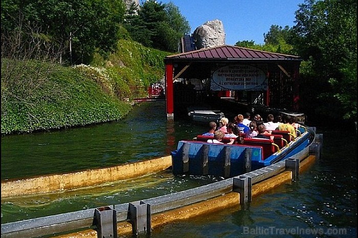 Asterix atrakciju parks atrodas Francijā. Sīkāka informācija: www.parcasterix.fr 61908