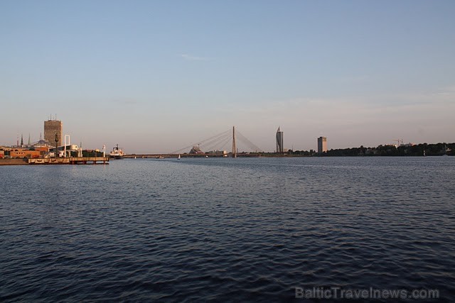 Skats no Daugavas uz Vanšu tiltu 61967