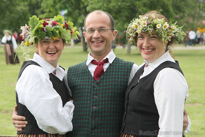 Līgo svētku koncerts «Latvija līgo Ikšķilē 2011» - vairāk bilžu un arī balva no Dikļu pils - Fb.com/Travelnews.lv 62298