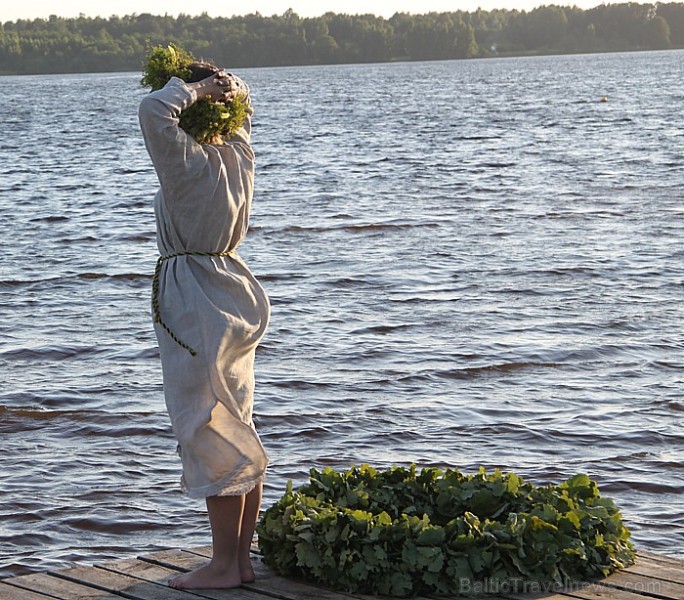 Līgo svētku koncerts «Latvija līgo Ikšķilē 2011» - vairāk bilžu un arī balva no Dikļu pils - Fb.com/Travelnews.lv 62314