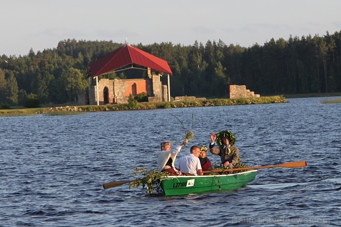 Līgo svētku koncerts «Latvija līgo Ikšķilē 2011» - vairāk bilžu un arī balva no Dikļu pils - Fb.com/Travelnews.lv 62316