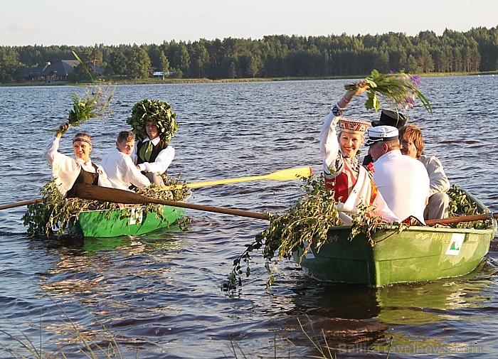 Līgo svētku koncerts «Latvija līgo Ikšķilē 2011» - vairāk bilžu un arī balva no Dikļu pils - Fb.com/Travelnews.lv 62319