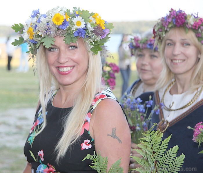 Līgo svētku koncerts «Latvija līgo Ikšķilē 2011» - vairāk bilžu un arī balva no Dikļu pils - Fb.com/Travelnews.lv 62341