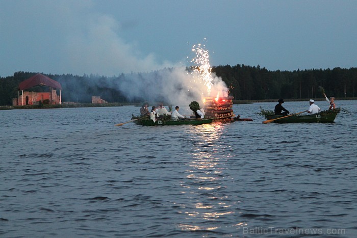 Līgo svētku koncerts «Latvija līgo Ikšķilē 2011» - vairāk bilžu un arī balva no Dikļu pils - Fb.com/Travelnews.lv 62369