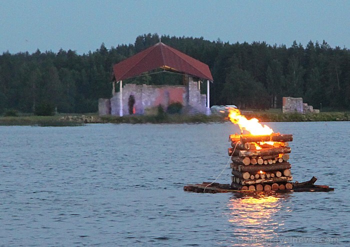 Līgo svētku koncerts «Latvija līgo Ikšķilē 2011» - vairāk bilžu un arī balva no Dikļu pils - Fb.com/Travelnews.lv 62373