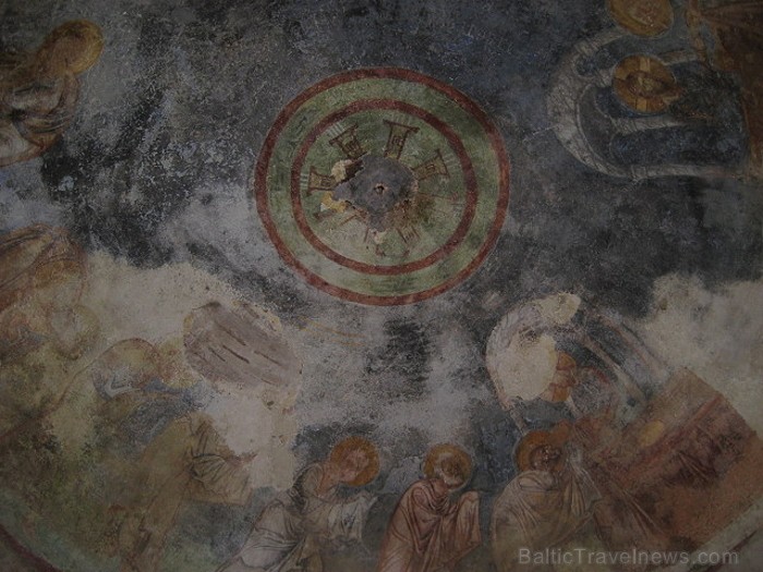 Klostera sienas un griesti kādreiz rotāja 11. un 12. gds. freskas, to fragmenti ir saglabājušies līdz šodienai 62601