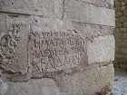 Uz klostera sienām un kolonnām līdz mūsu dienām saglābušies uzraksti - lūgšanas vai informācija par svētajiem, kuri tika apglabāti klosterī 14