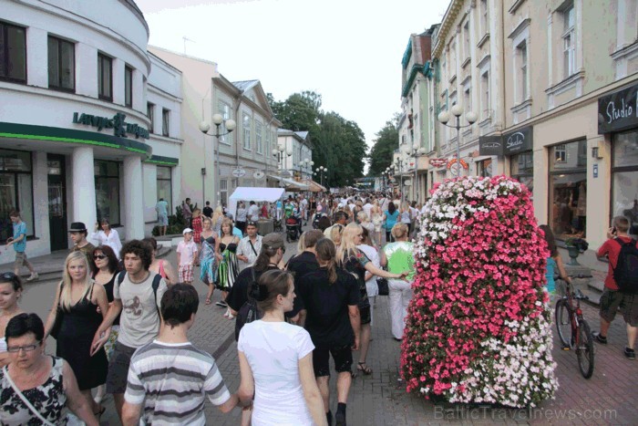 Foto: Jūrmalas TIC. 02.07.2011 Jūrmalā notika Jomas ielas svētki, kuri pulcēja tūkstošiem pilsētnieku, pilsētas viesu, baikeru un sportistu. Vairāk in 62868