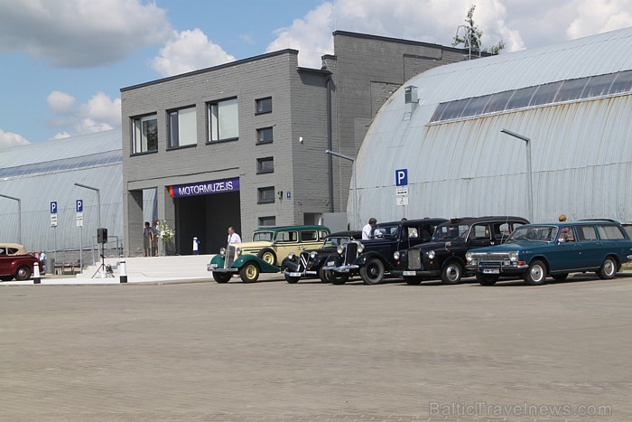 Tās paplašinātajās un labiekārtotajās telpās apmeklētājiem tiek piedāvāta liela seno spēkratu daudzveidība 63405