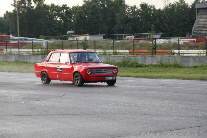 Autošosejas treniņi Biķernieku trasē notiek kartu ceturtdienu 19.30 -21.00 63506