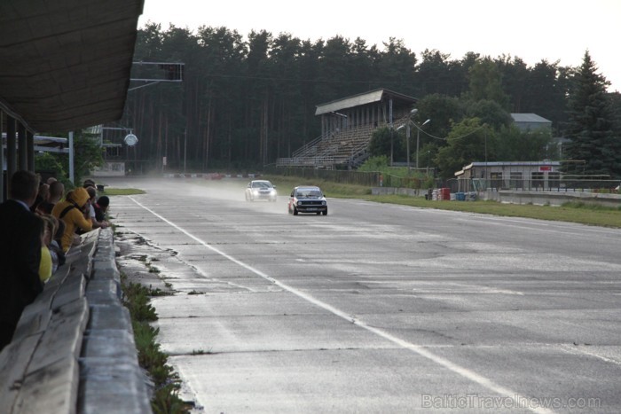 Autošosejas treniņi Biķernieku trasē notiek kartu ceturtdienu 19.30 -21.00 63507