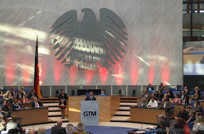Pašlaik ēkas nosaukums ir World Conference Center Bonn 63692