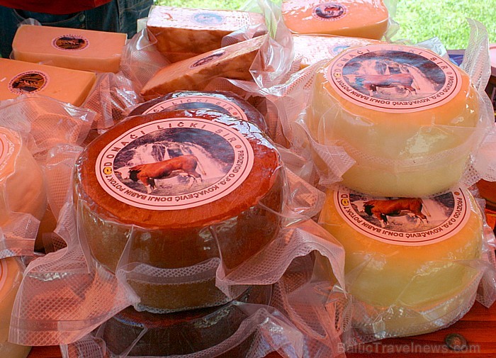 Lielie siera rutuļi liecina par plašo lauksaimniecības attīstību Plitvices ezeru rajonā 64680