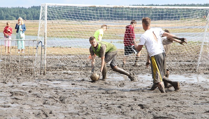 23.07.2011 Ikšķilē noris jau otrais Latvijas Dubļu festivāls 64767