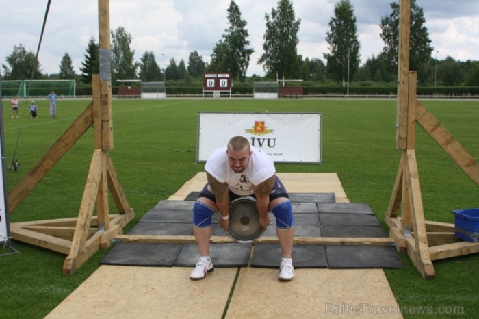 Gulbenes pilsētas svētku ietvaros 30.07.2011 norisinājās arī Baltijas spēkavīru komandu čempionāts (www.parstipru.lv) 65091