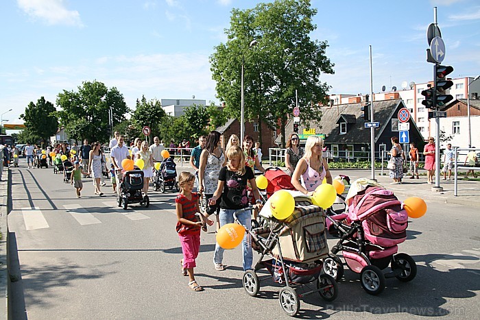 Gulbenes Kultūras centra pūtēju orķestra pavadībā notika mazo gulbeniešu gājiens 65381